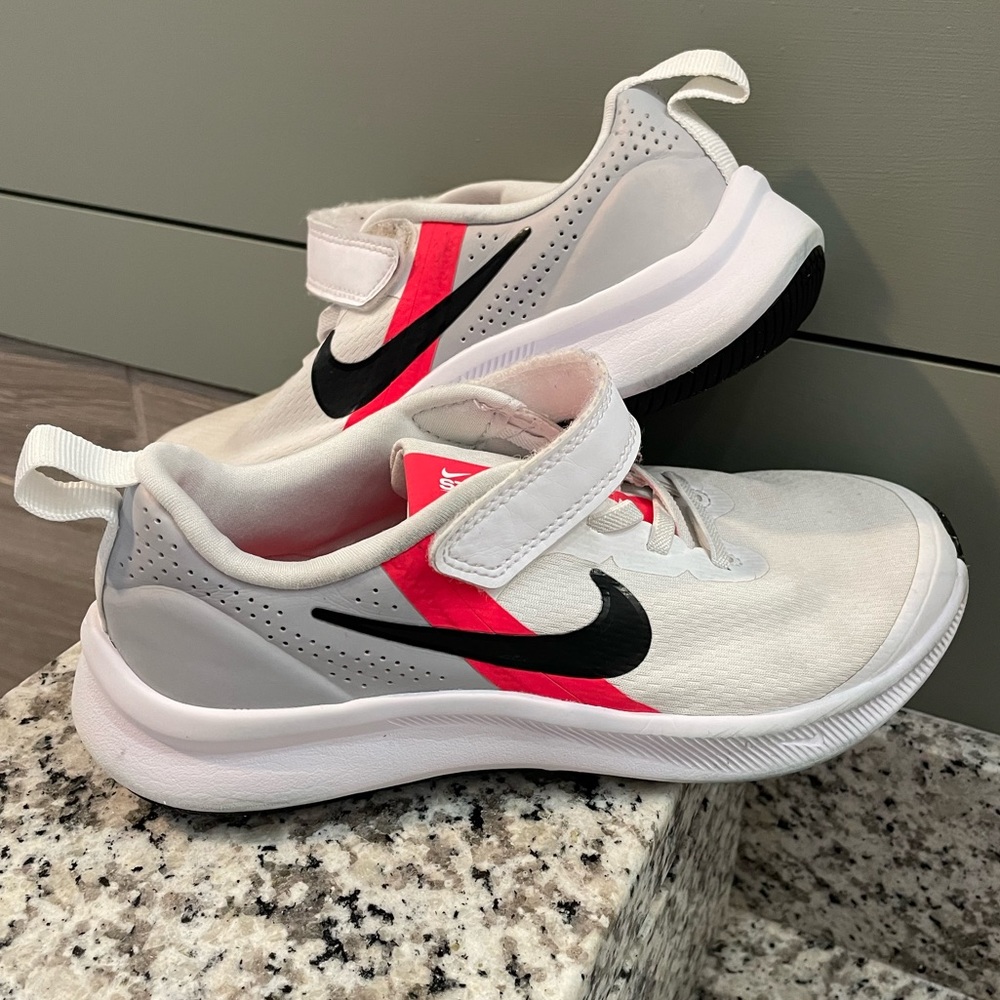 Girls tennis Shoes